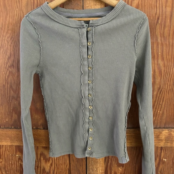 We The Free It’s On Cardi - Picture 2 of 5